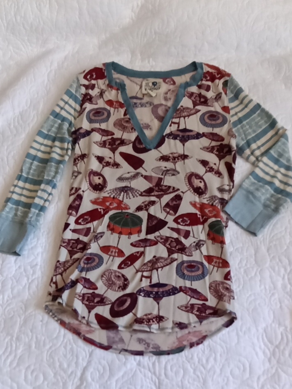Vintage Lucky Brand V-Neck Umbrella/Parisol Print Top in Cream, Blue And Plum